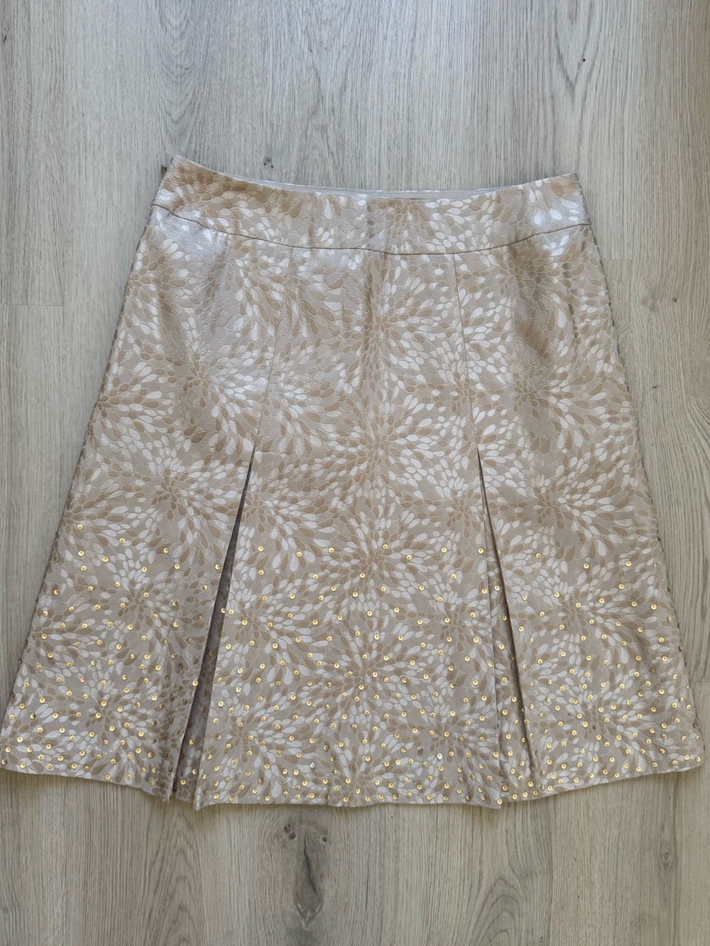 EUC Ann Taylor Beige Floral A-Line Skirt with Gold Accents Size 6 - Picture 4 of 6